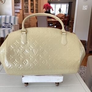 Louis Vuitton Beige Vernis Sherwood Handbag